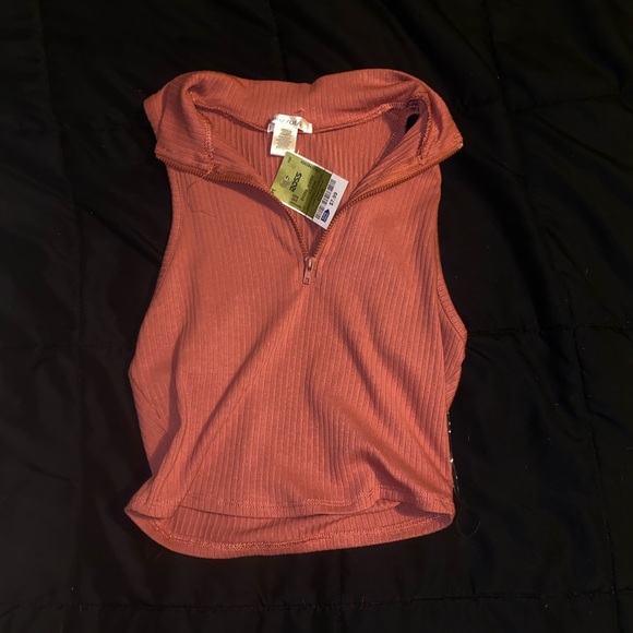 Bozzolo Tops - Zip up crop top